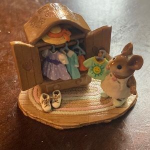 WEE FOREST FOLK || “Molly’s choice” m-257 rare collectible figure